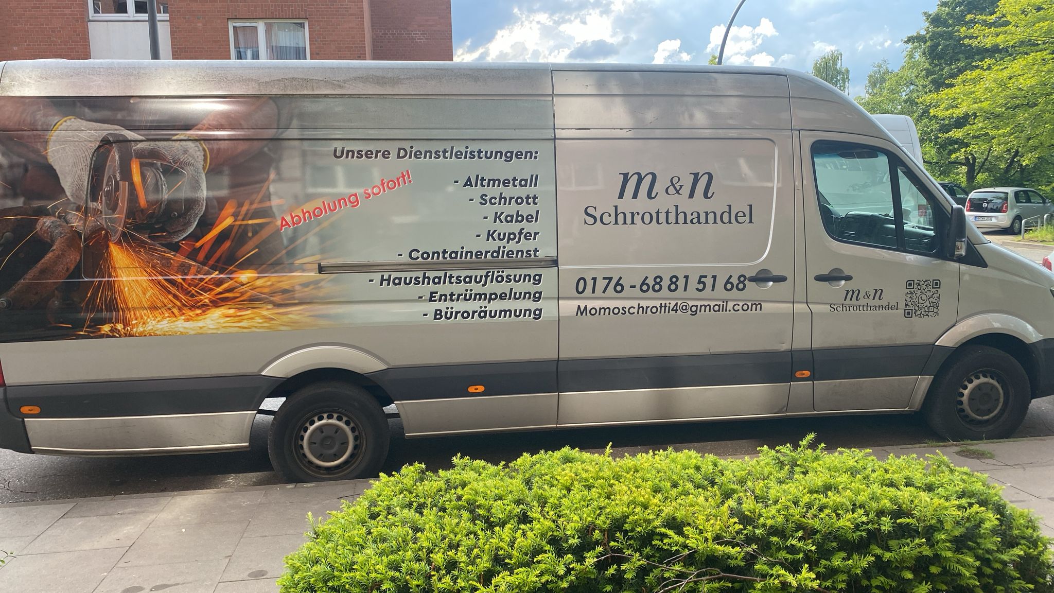 Firmentransporter von M&N Schrotthandel Hamburg